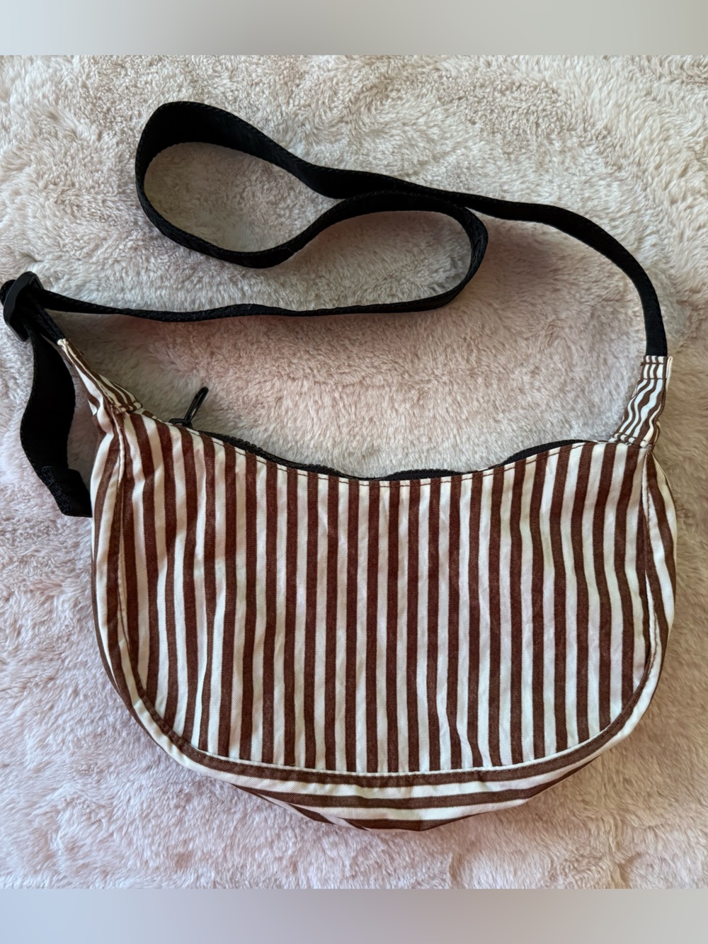 BAGGU Small Nylon Crescent Bag Brown Stripe - Picture 7 of 9